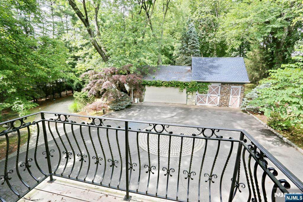 260 Glen Avenue - Photo 1