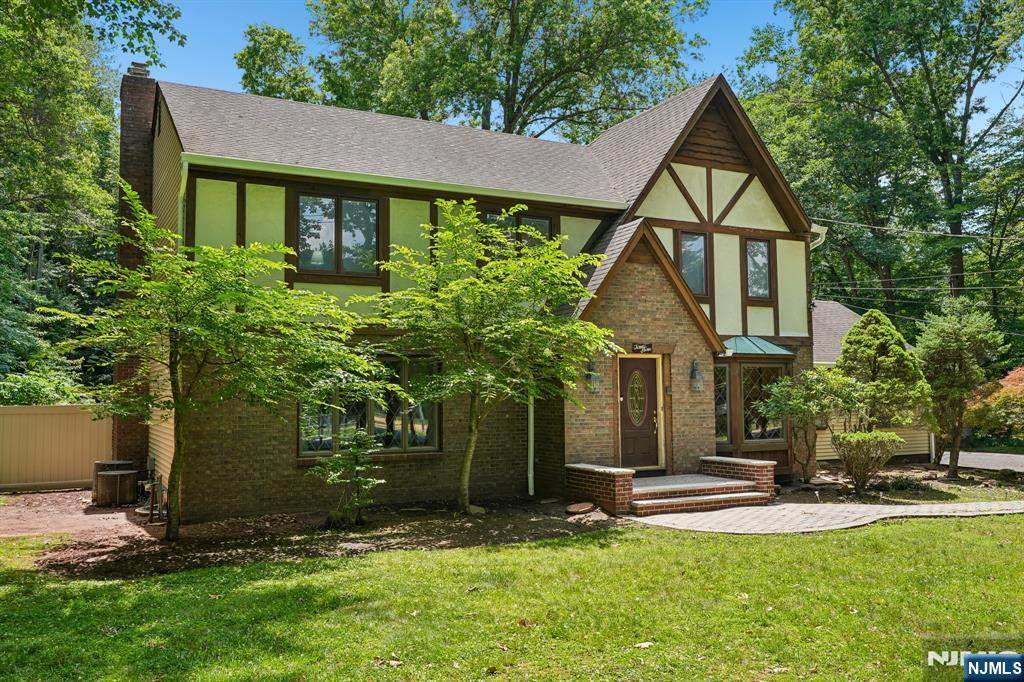 27 Chestnut Avenue - Photo 1