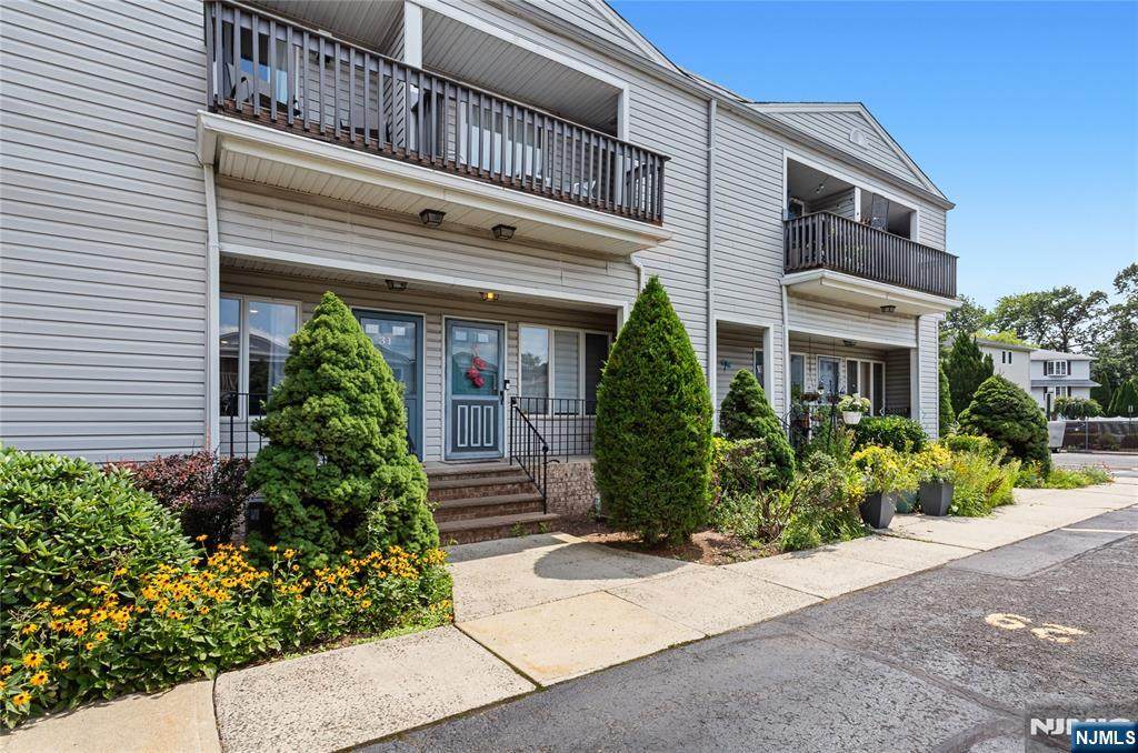 31 Willow Wood Square - Photo 1