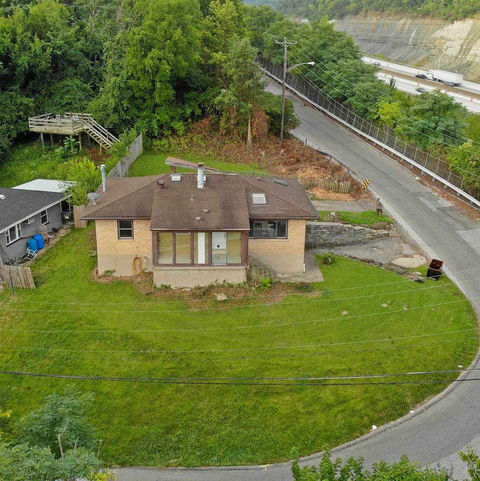 625 Edgecliff - Photo 1