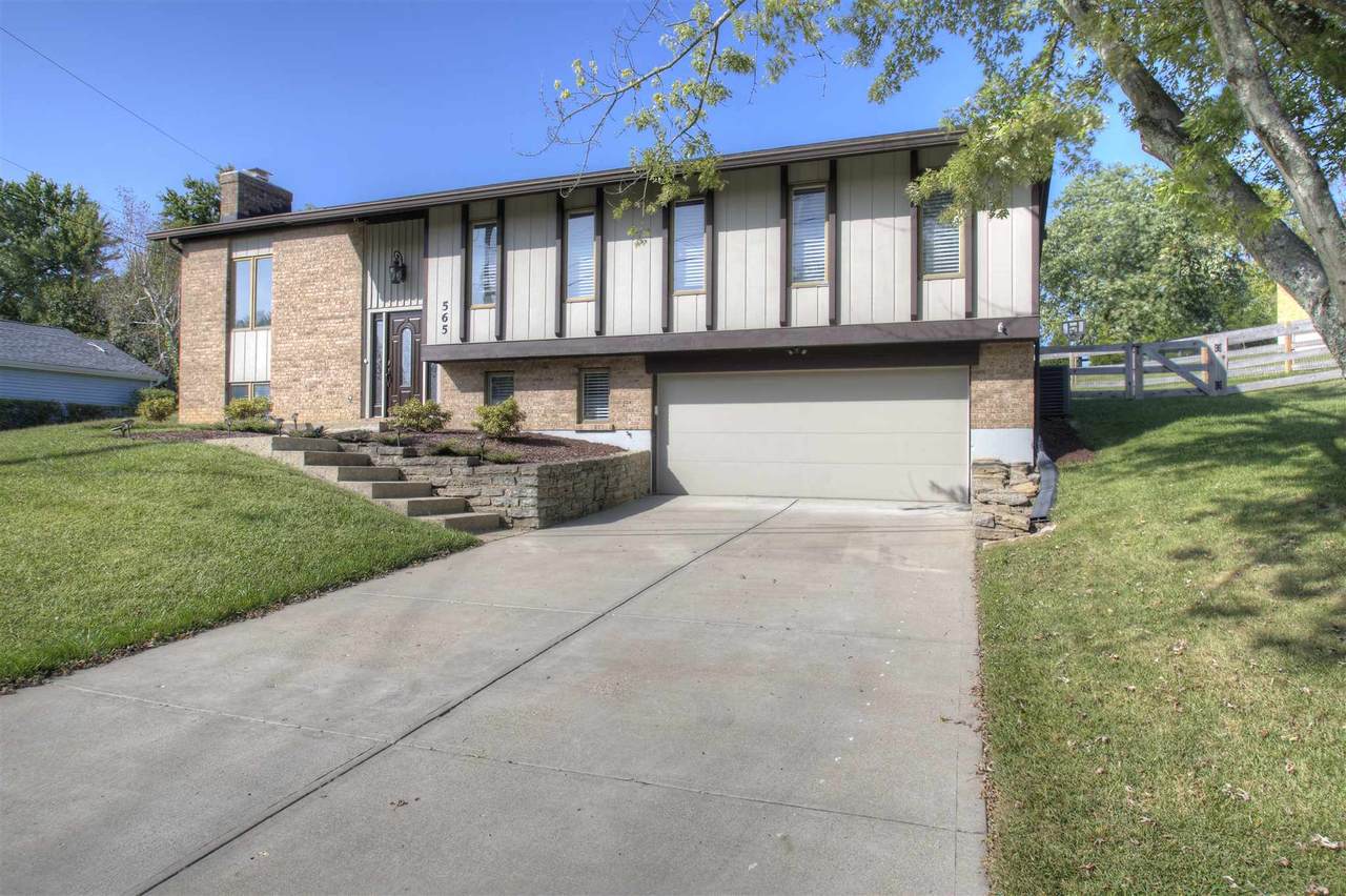 565 Kinsella - Photo 1