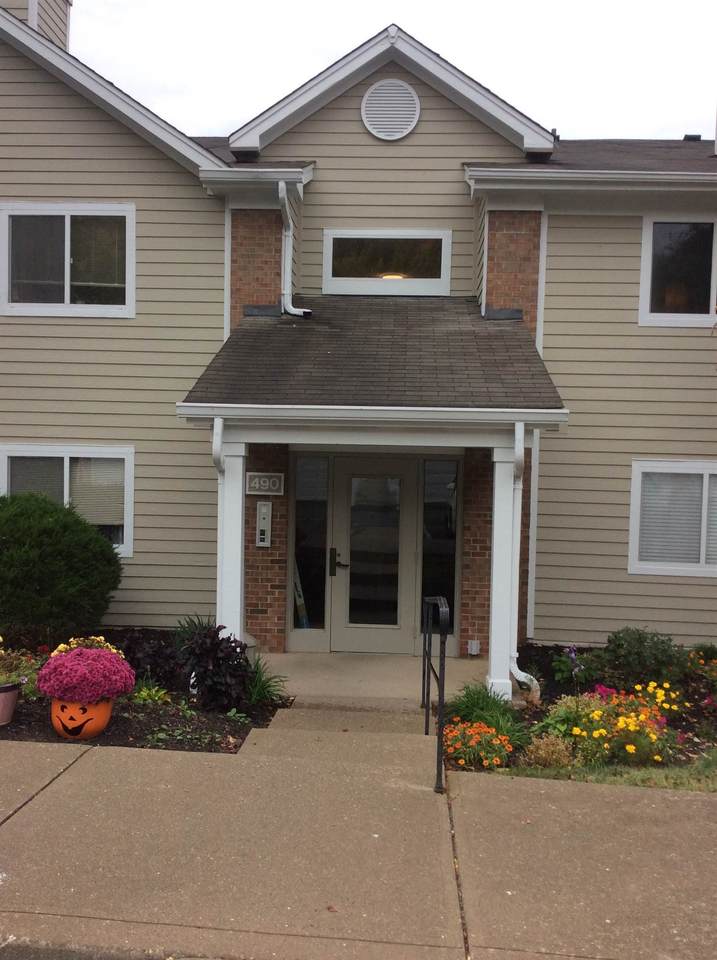 490 Lakeview Drive - Photo 1