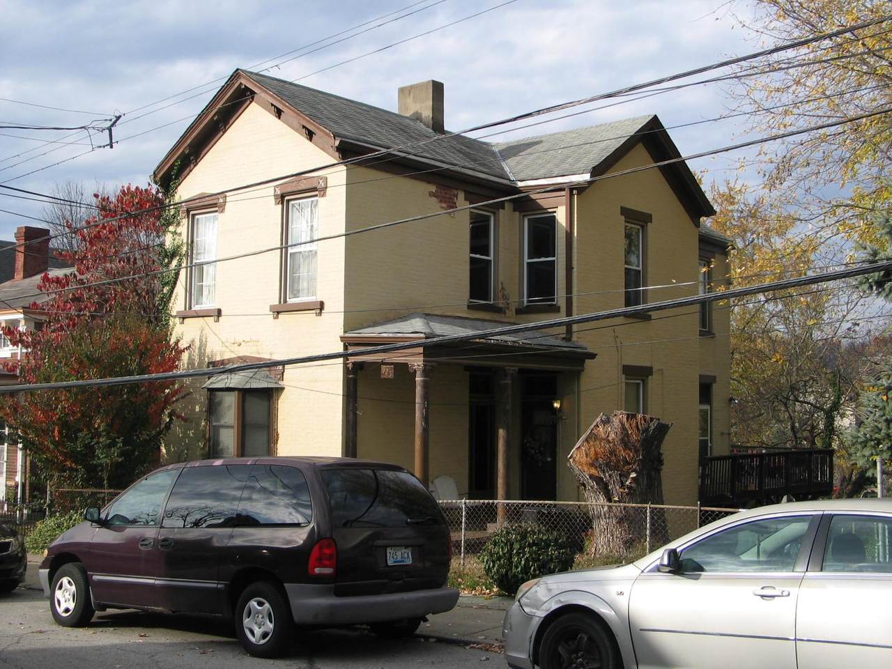 925 6 Th Avenue - Photo 1