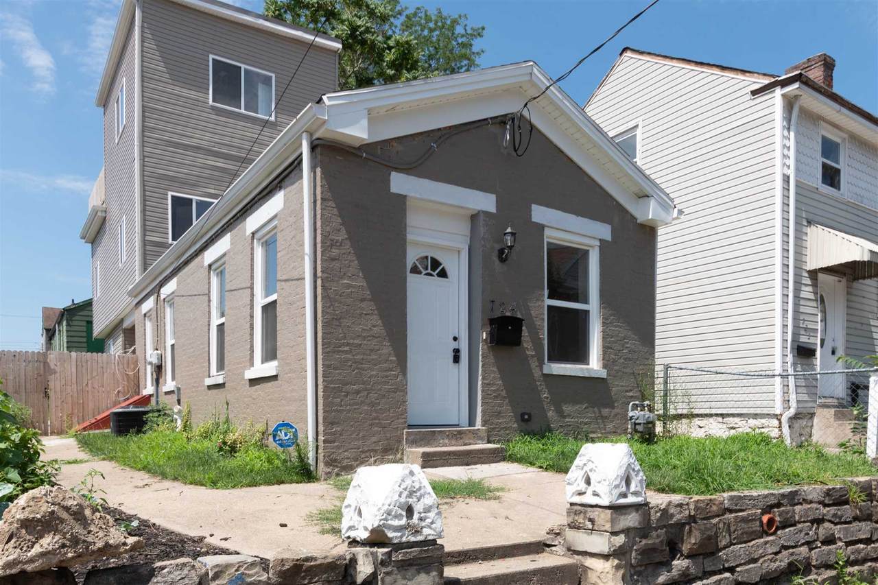 724 Roberts Street - Photo 1
