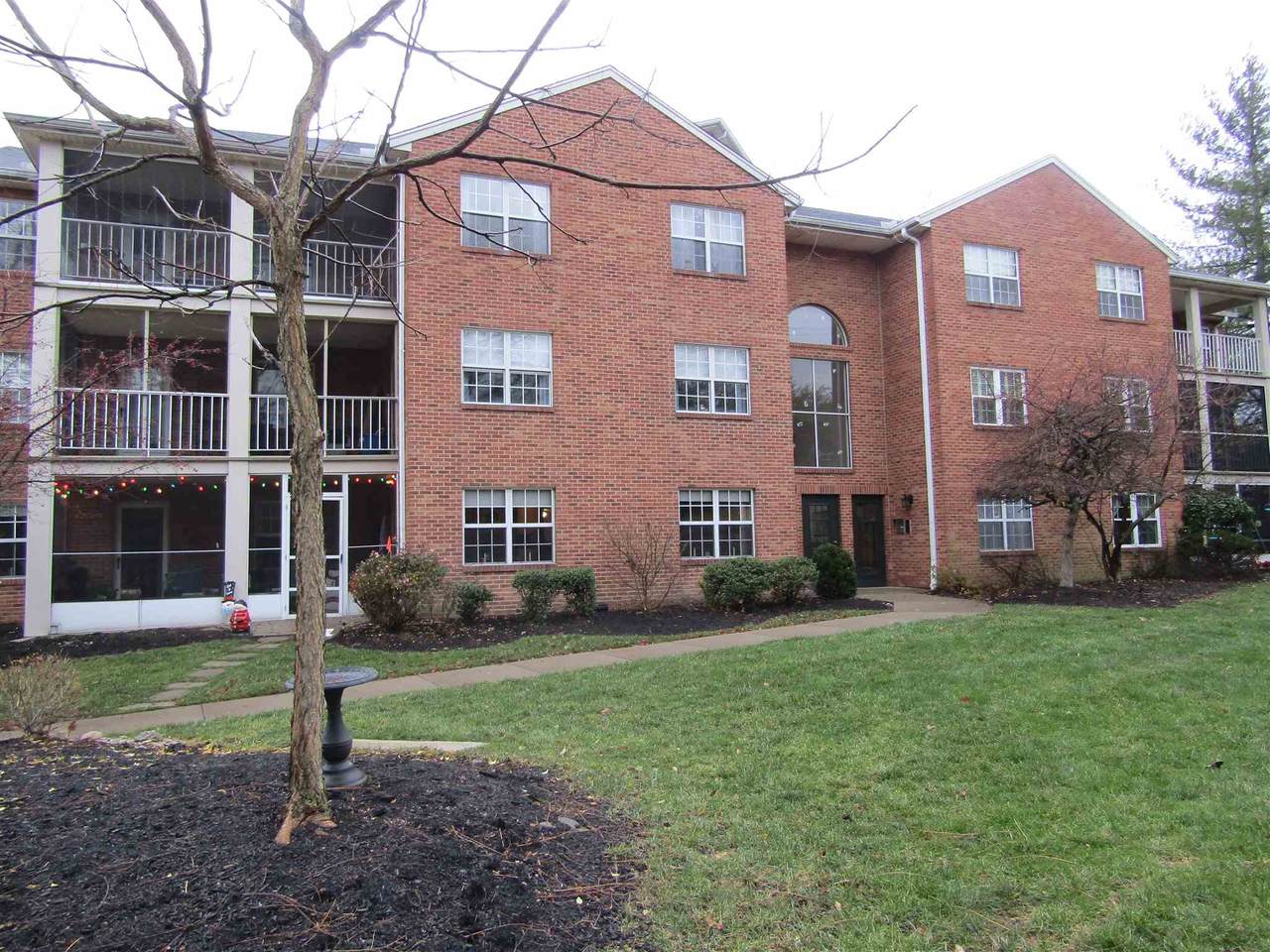 504 Calumet Court - Photo 1