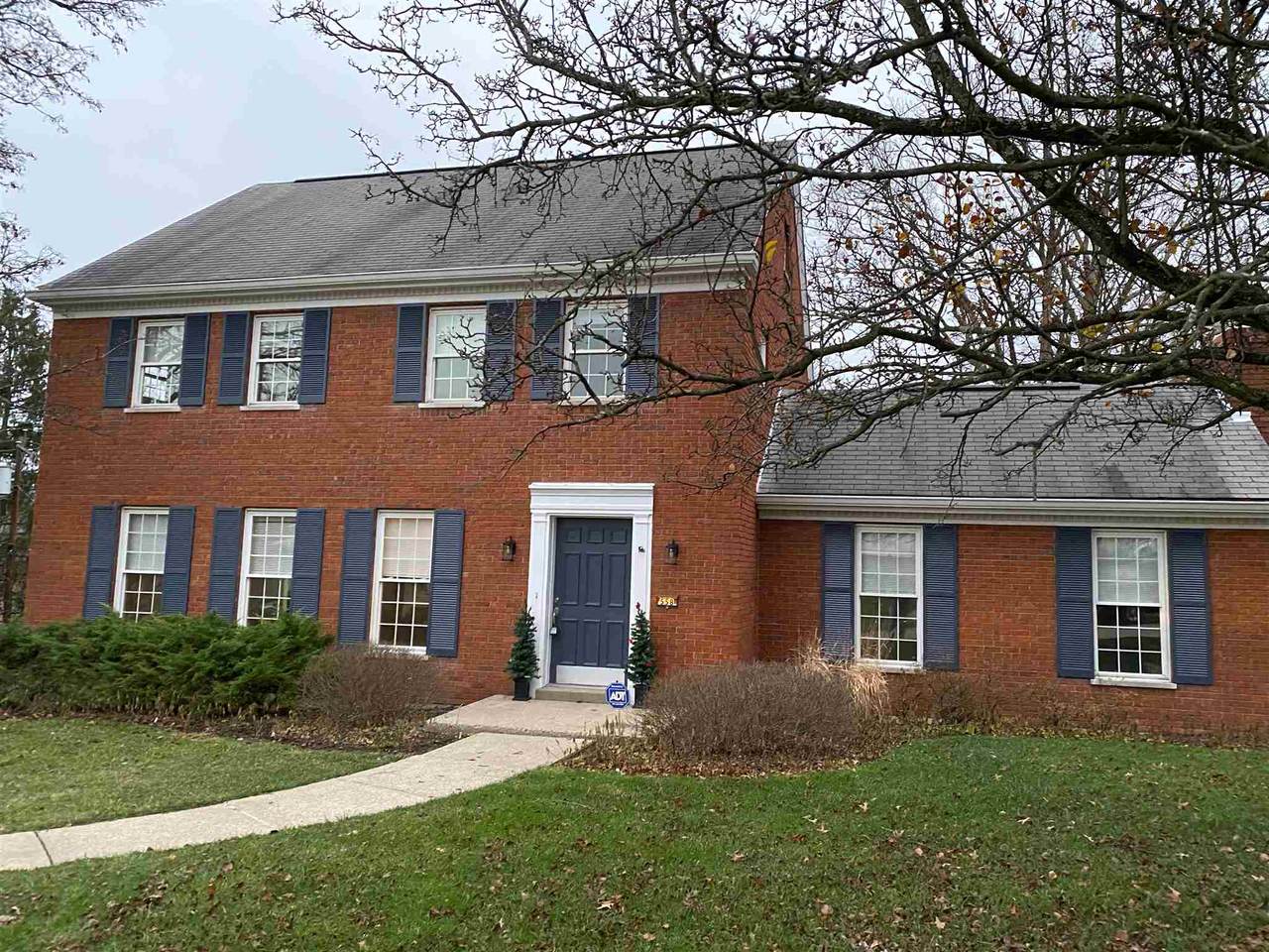 558 Kinsella Drive - Photo 1