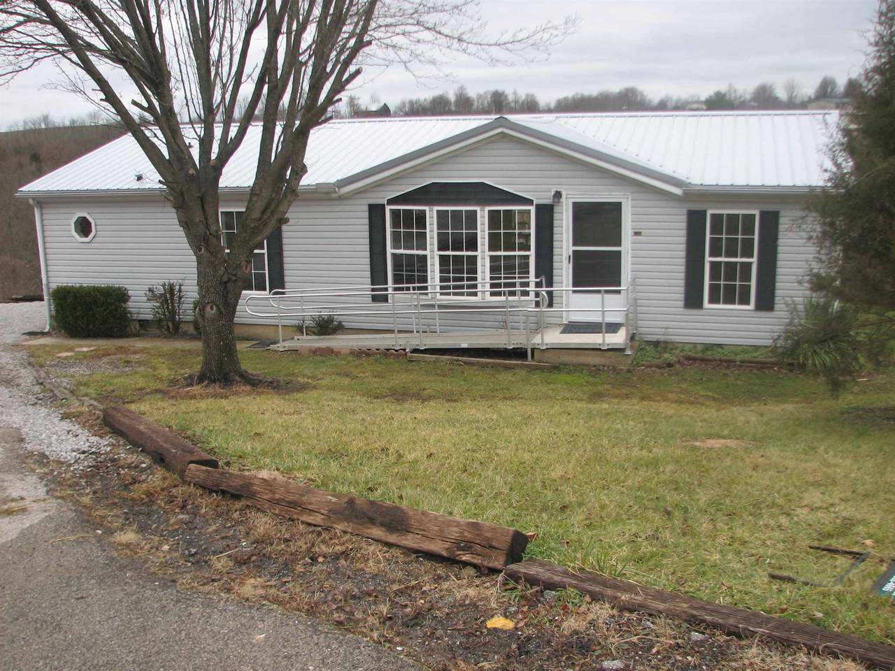 290 Della - Photo 1