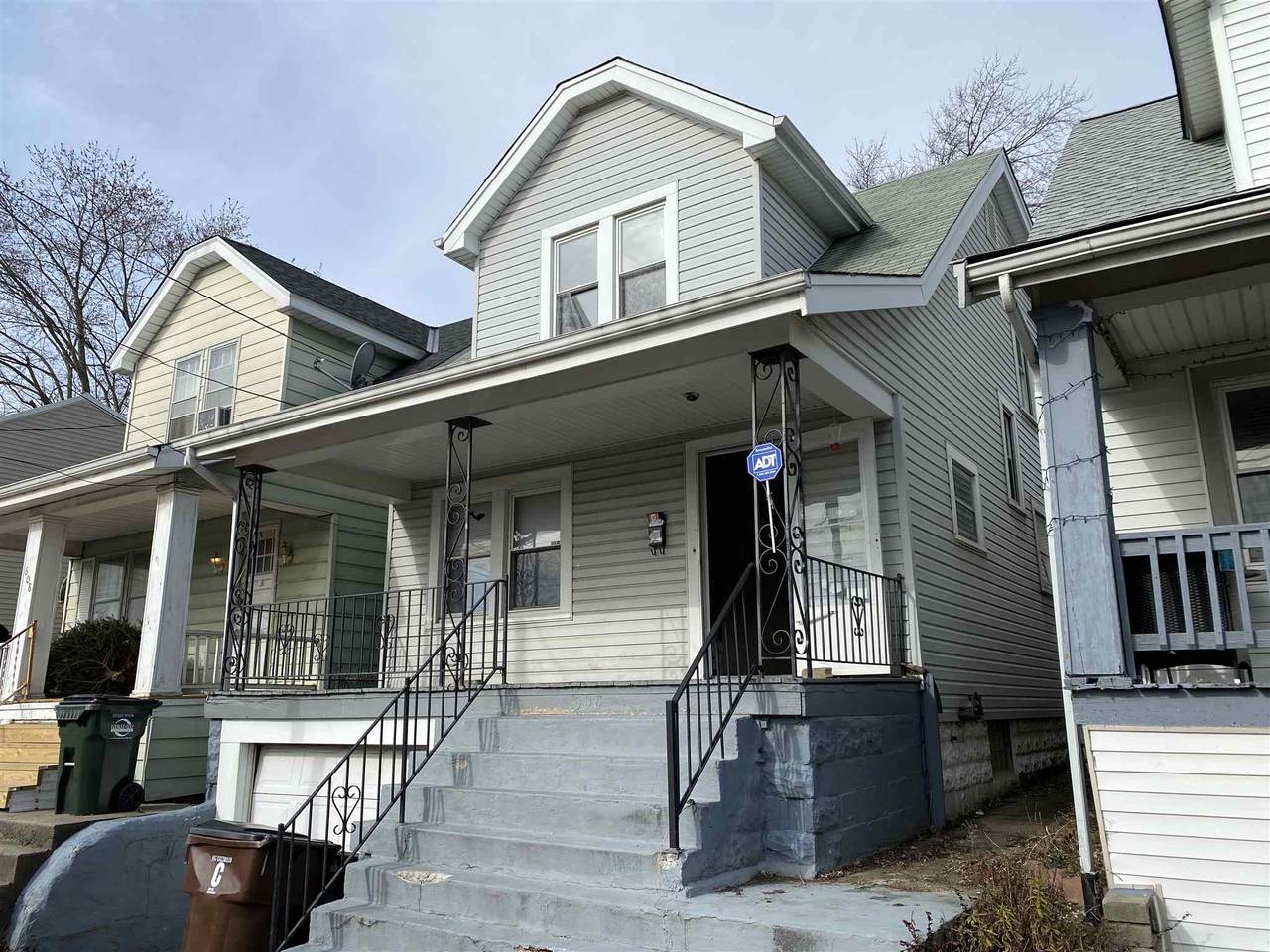 606 35th Street - Photo 1
