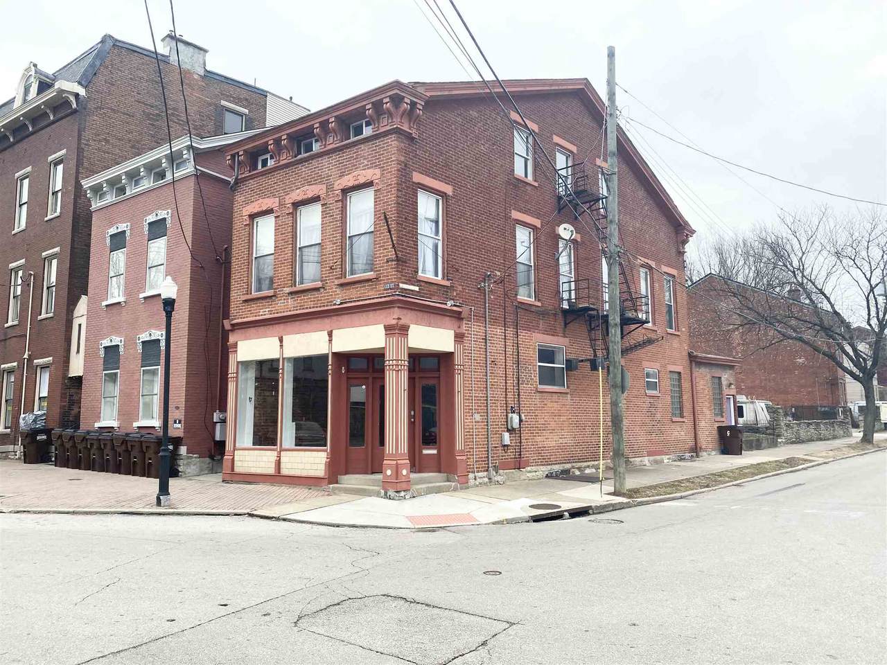 1008 Lee Street - Photo 1