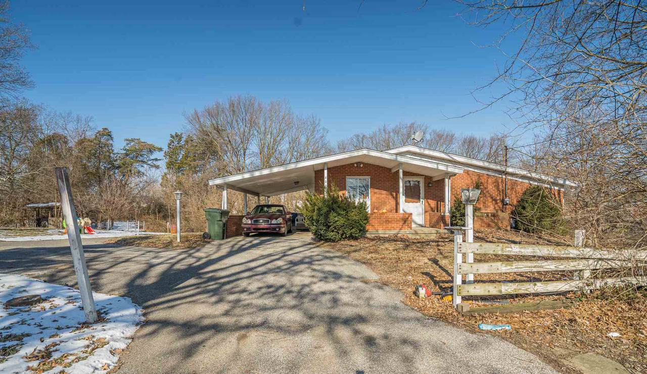 452 Center - Photo 1