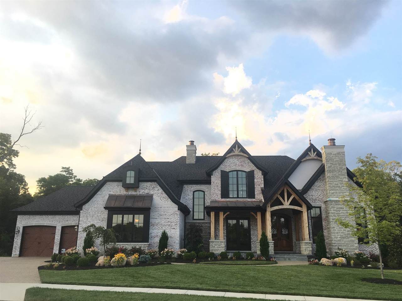 320 Crown Point - Photo 1