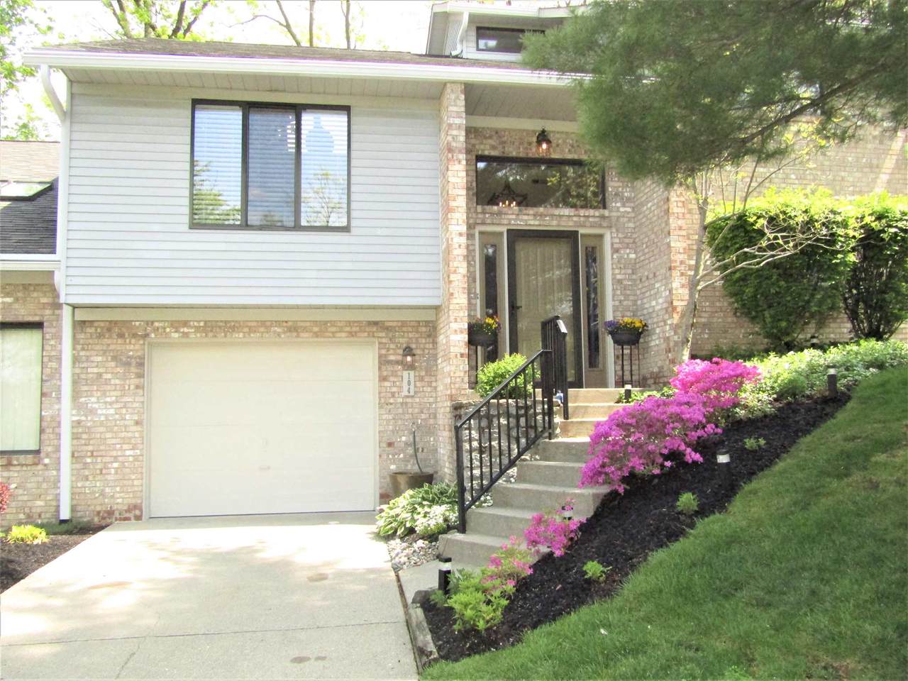 104 Wessex Court - Photo 1