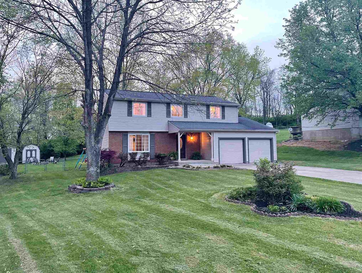 1736 Hunters Trace - Photo 1