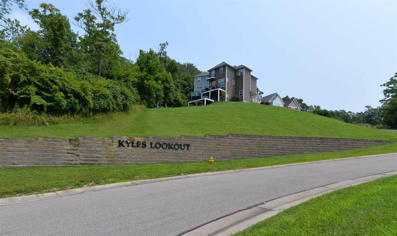 905 Treeline Drive - Photo 1