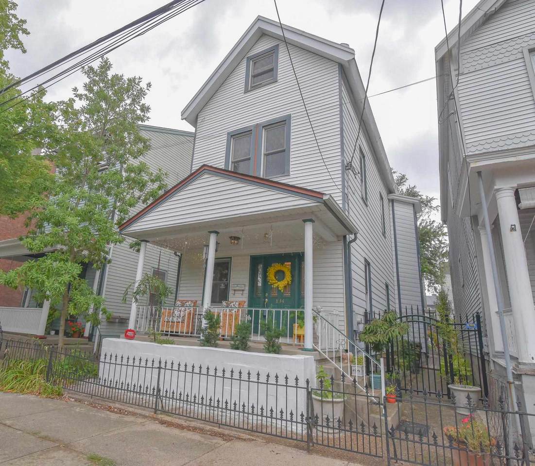 834 Willard - Photo 1