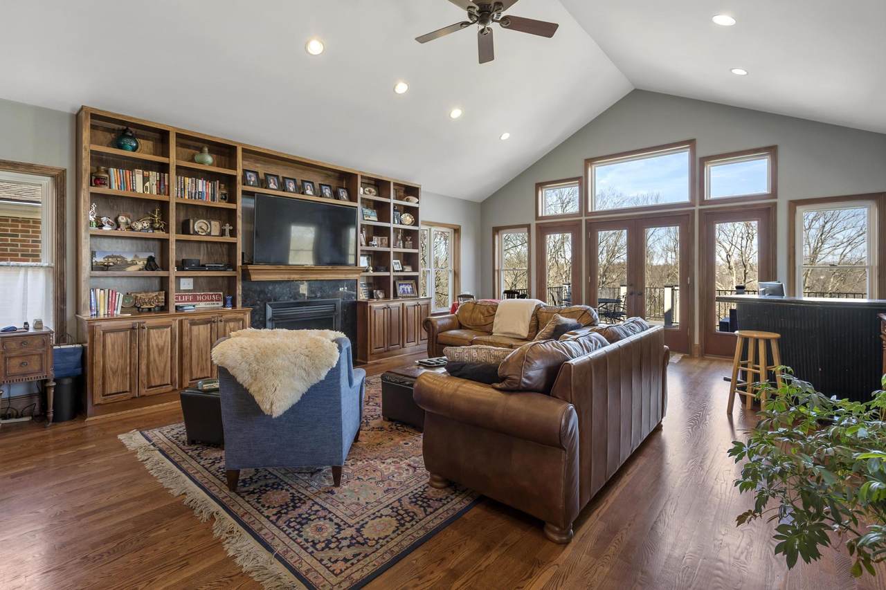 85 Hawthorne Avenue - Photo 1