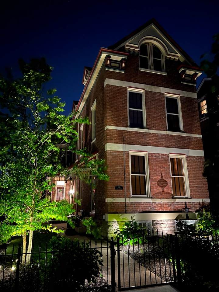 838 Park Avenue - Photo 1