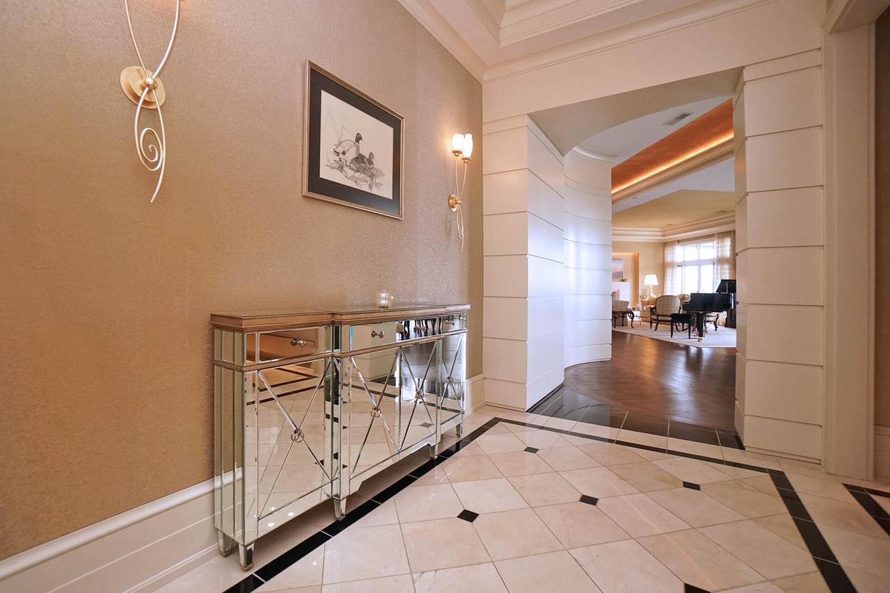 100 Rivercenter Boulevard - Photo 1
