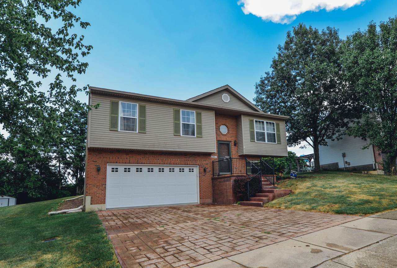 205 Brentwood Drive - Photo 1