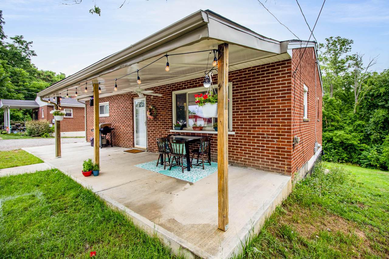 284 Edwards Avenue - Photo 1