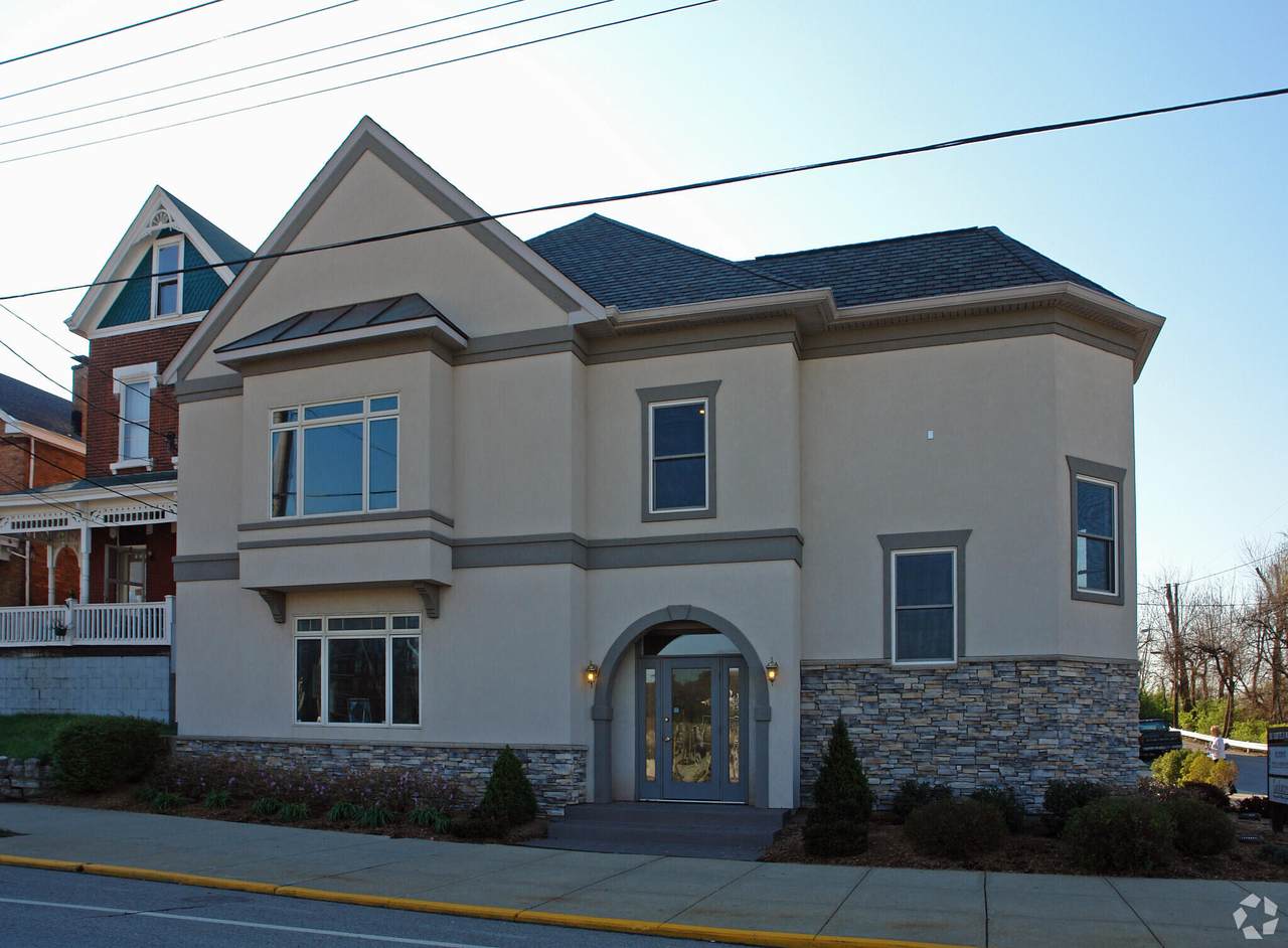 102 Fairfield Avenue - Photo 1