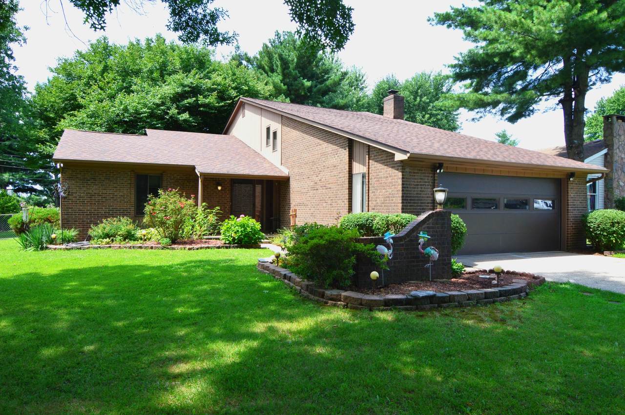 8855 Valley Circle Drive - Photo 1