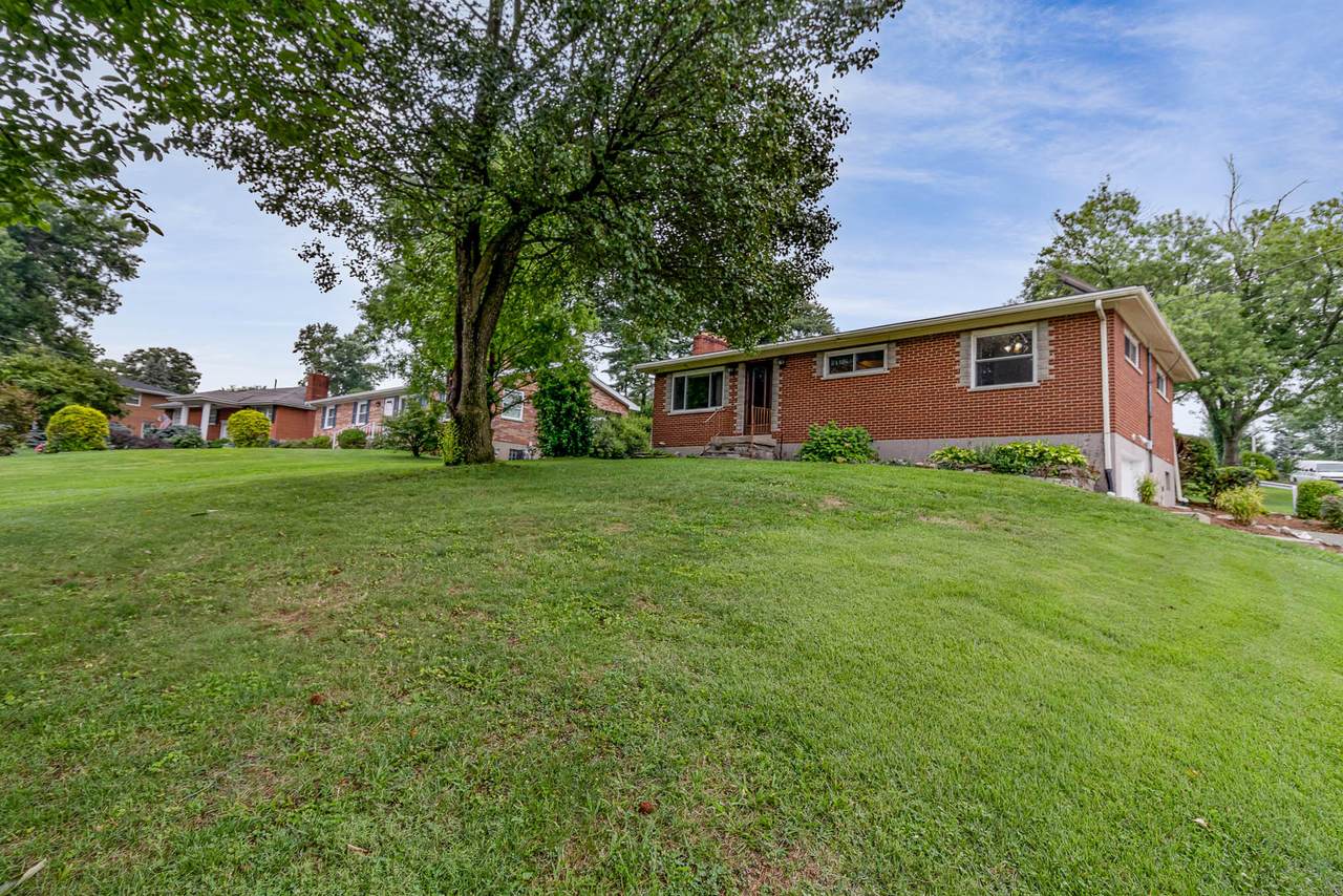 822 Mary Street - Photo 1