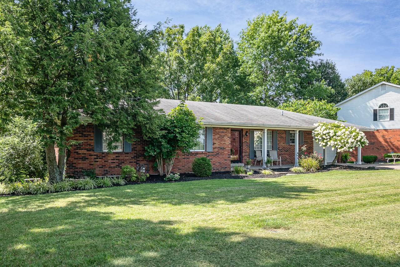 210 Ridgelea Drive - Photo 1