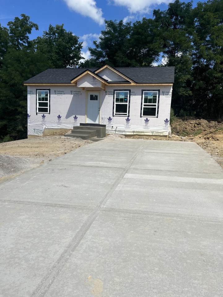 140 Ashley Drive - Photo 1
