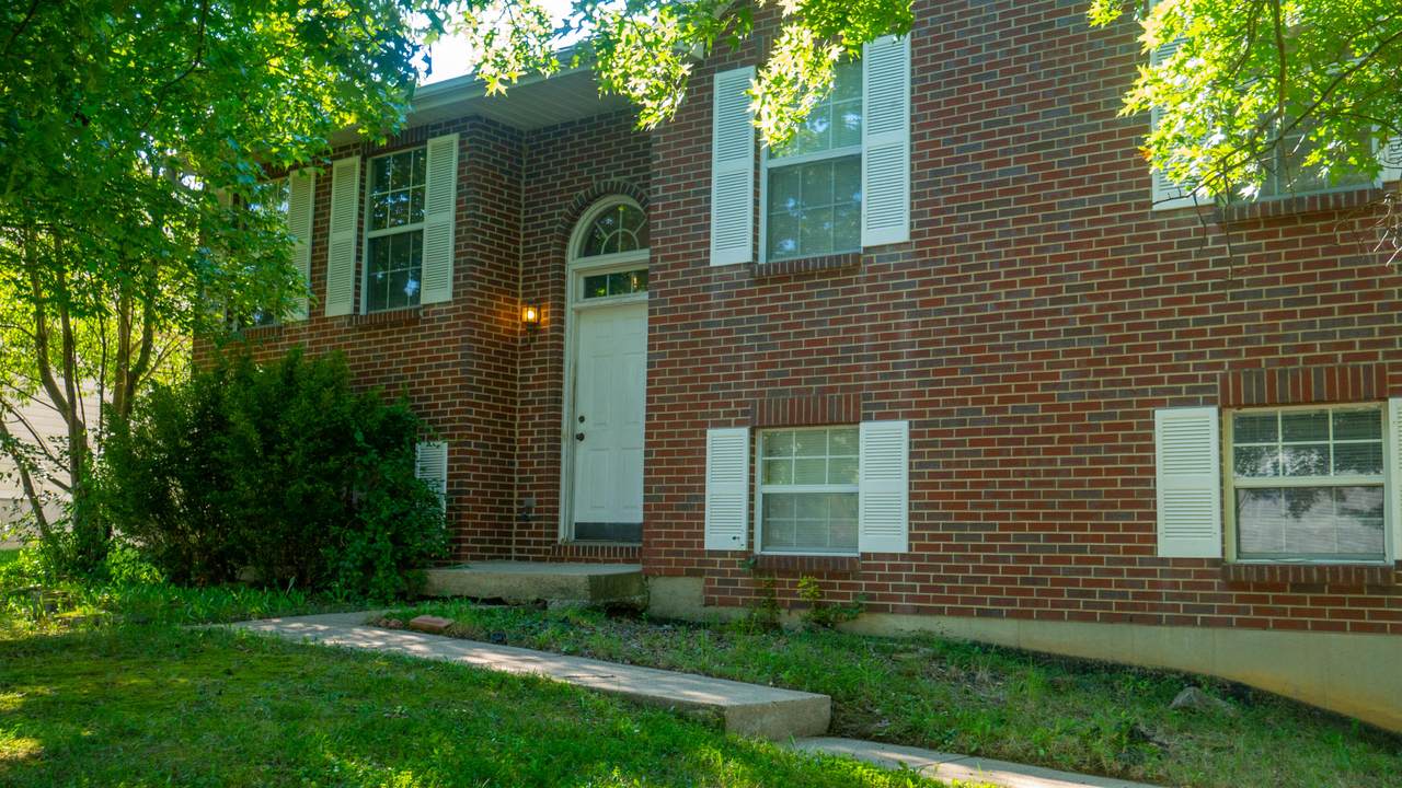 2 Woodbury Lane - Photo 1