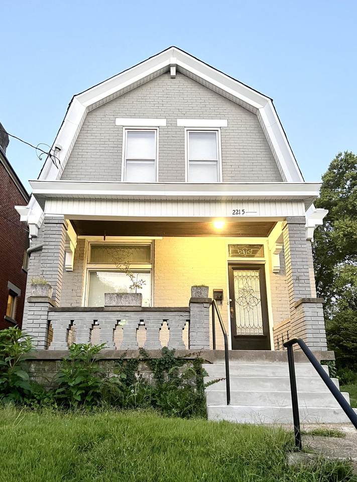 2215 Oakland Avenue - Photo 1