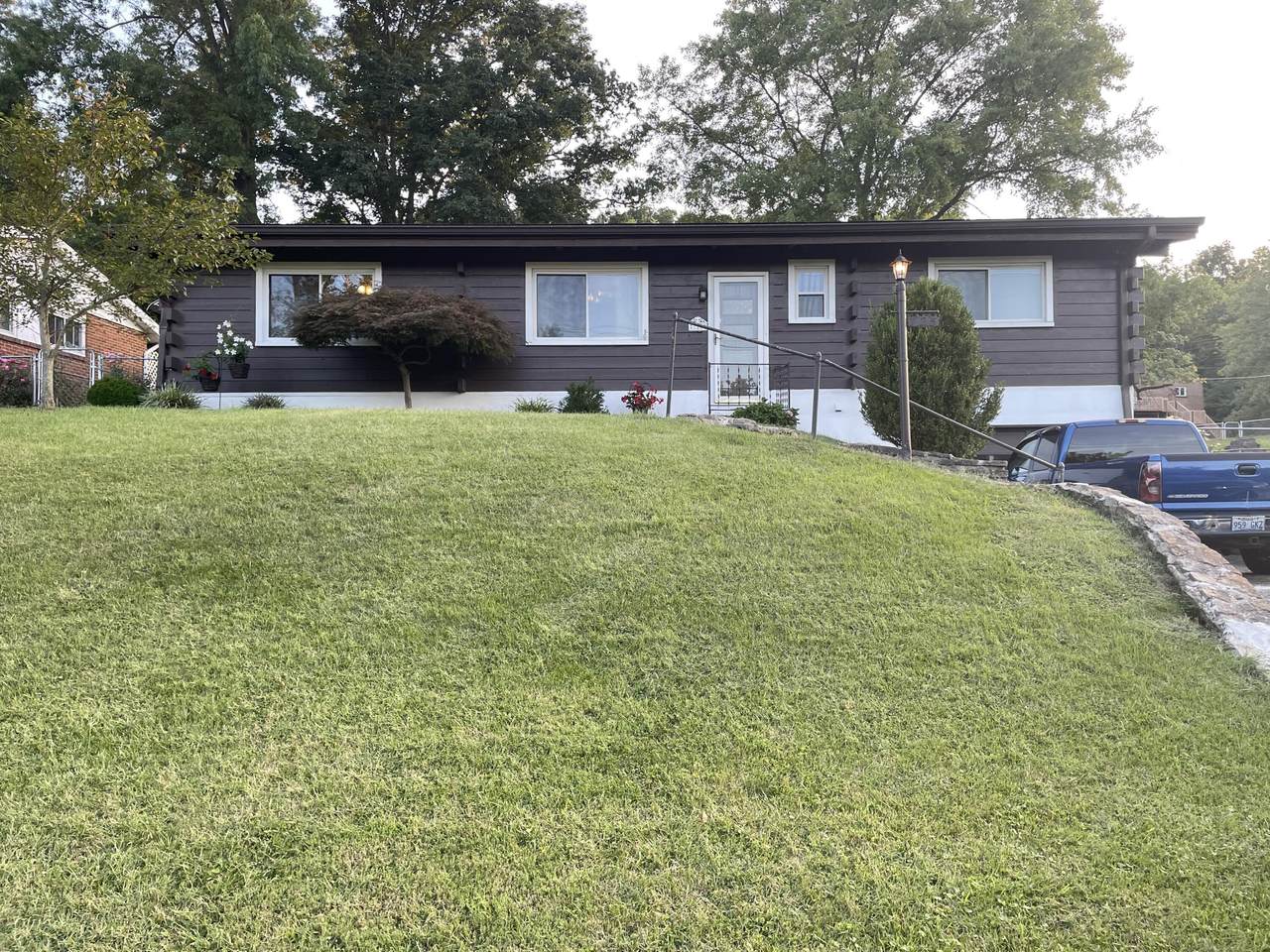 725 W Grand Avenue - Photo 1
