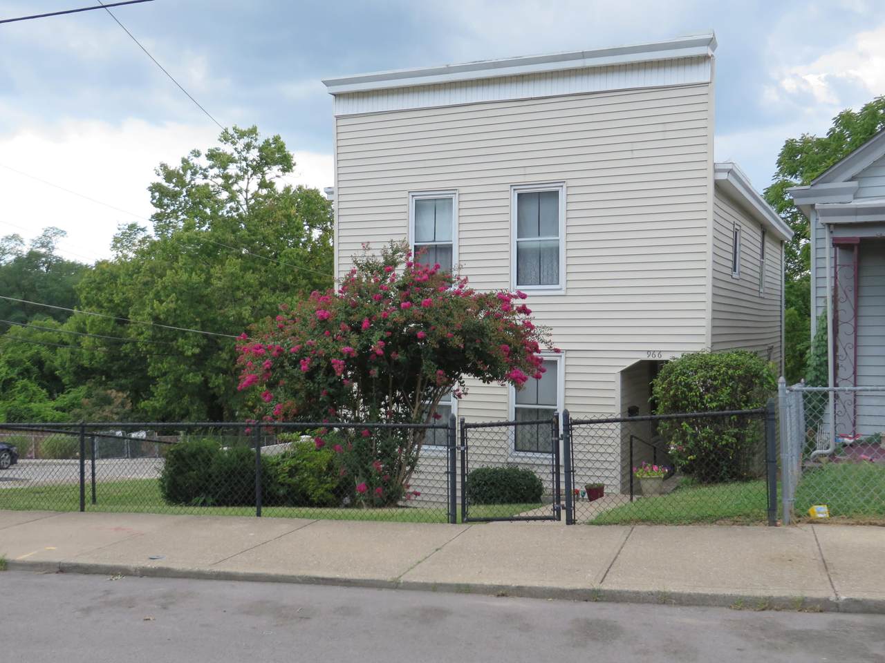 966 John Street - Photo 1