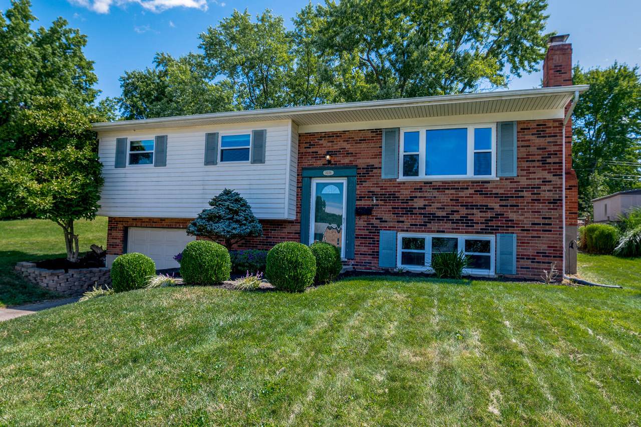3239 Fieldcrest Drive - Photo 1