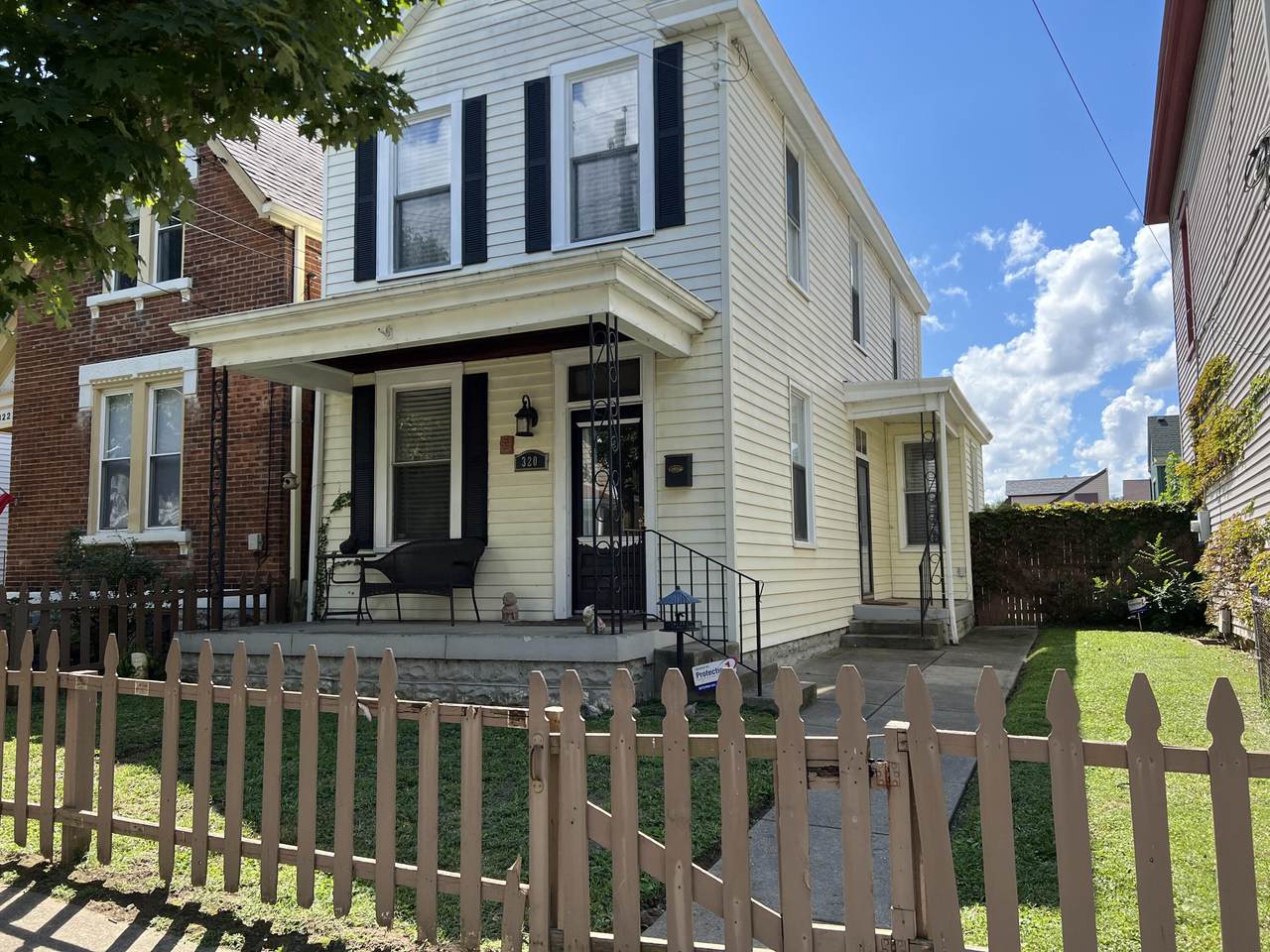 320 Ward Avenue - Photo 1