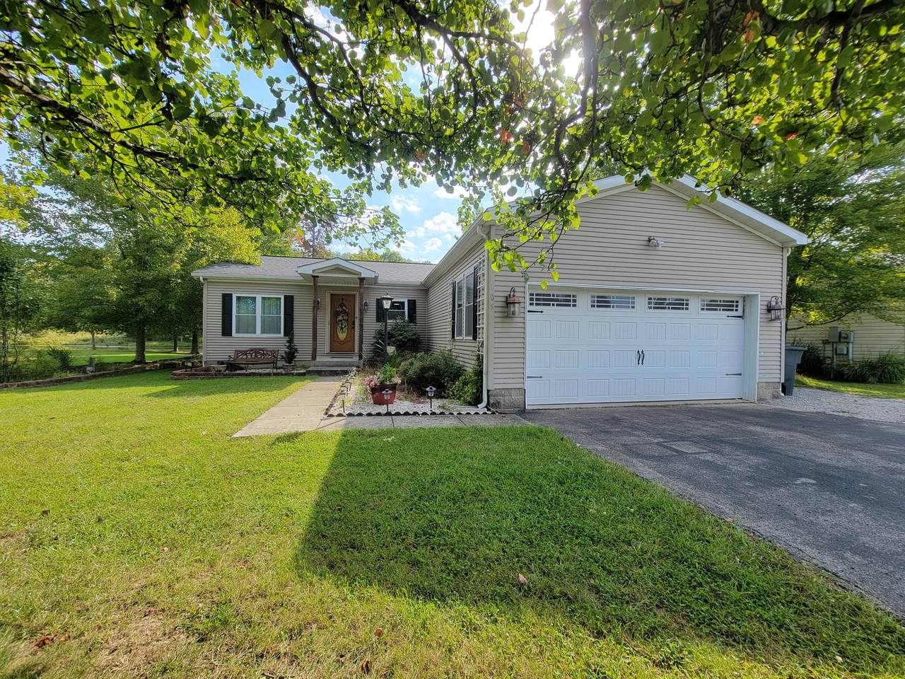 105 Waterford Circle - Photo 1