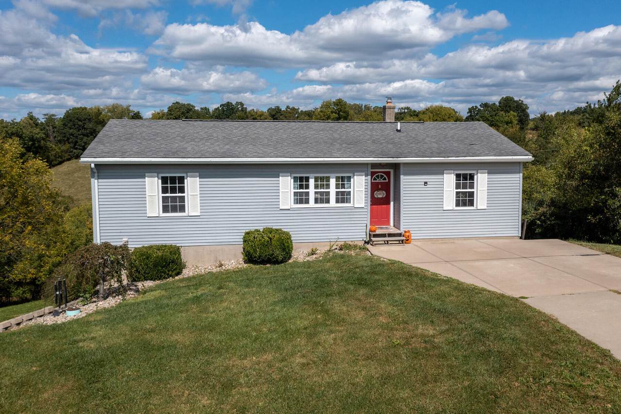 1096 Siry Road - Photo 1