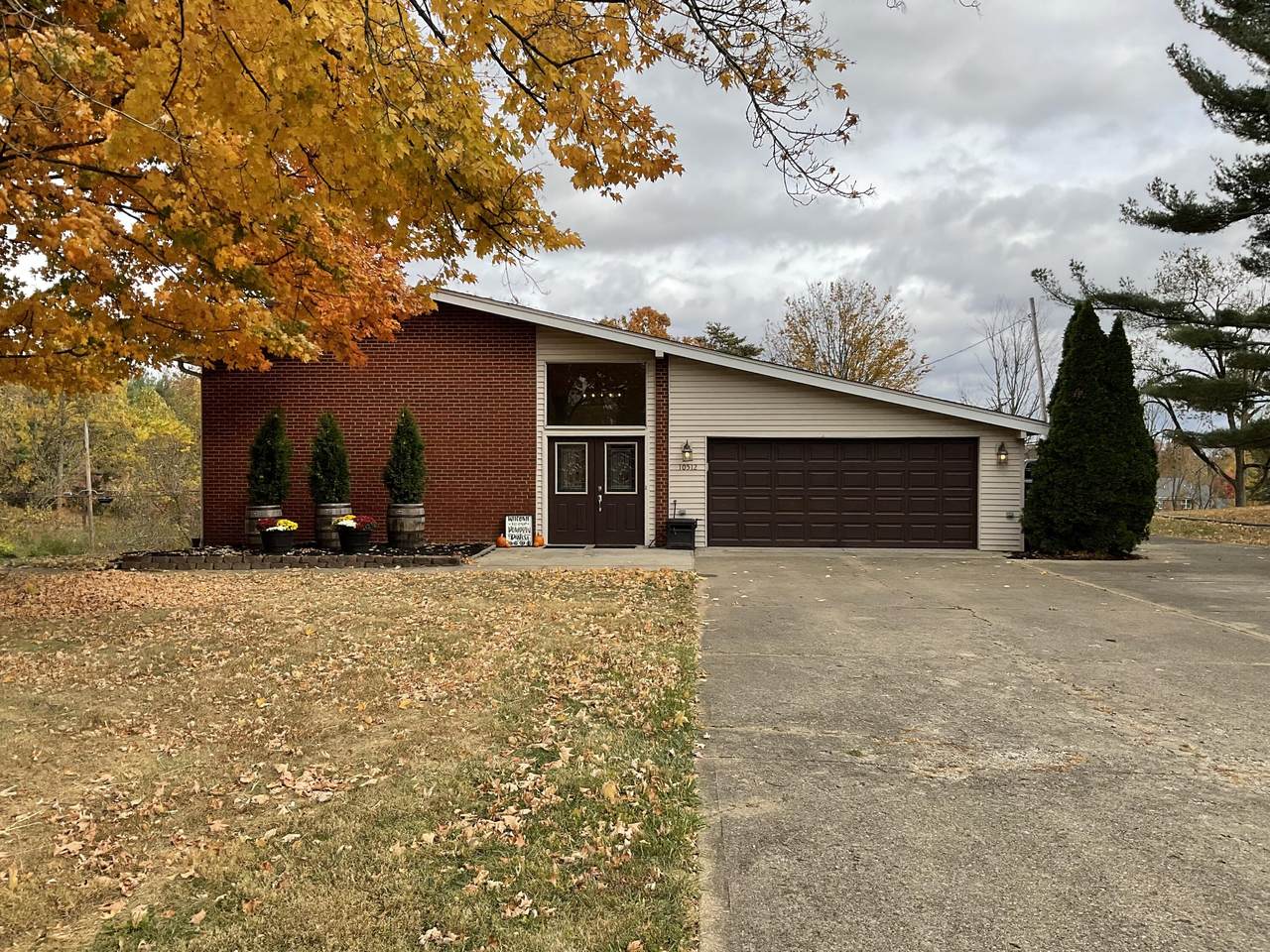 10512 Killarney Drive - Photo 1