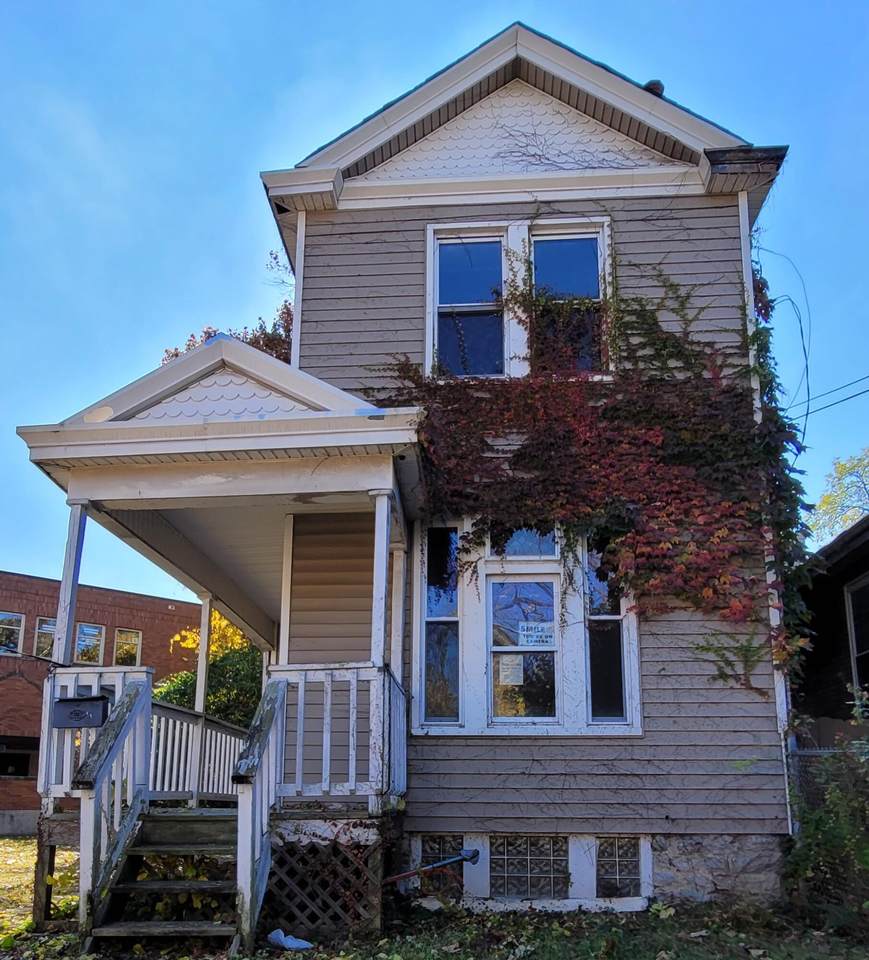 323 18th Street - Photo 1