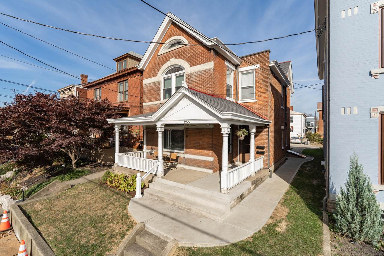 255 Ward Avenue - Photo 1