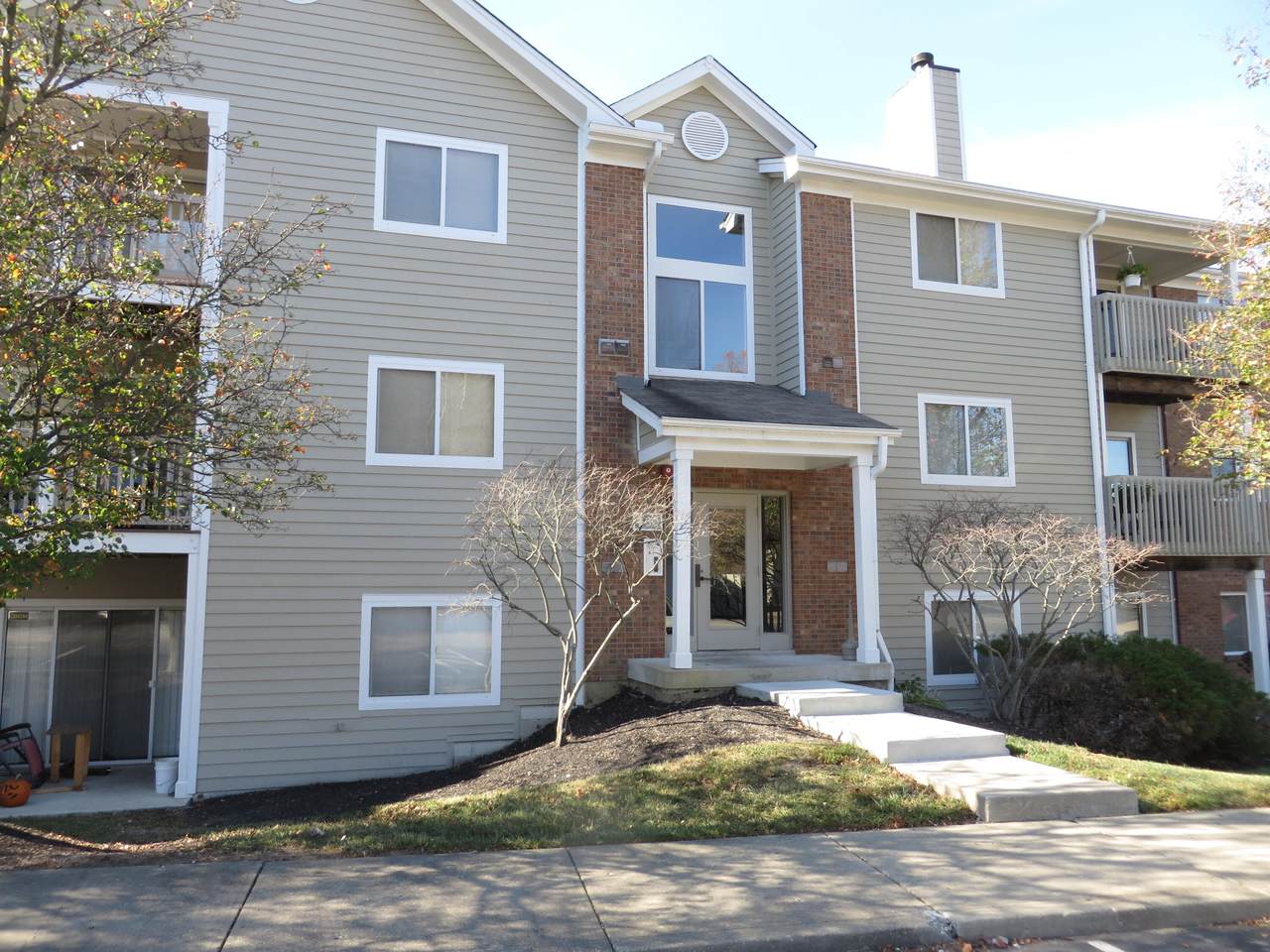 460 Lakeview Drive - Photo 1