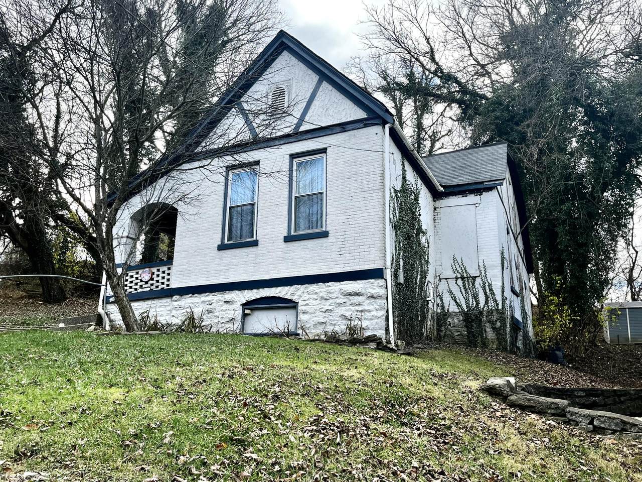 1022 Ervin Terrace - Photo 1