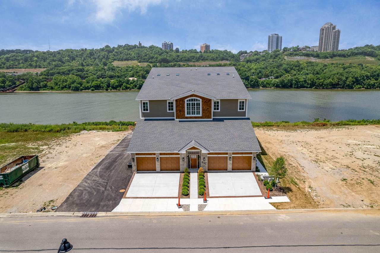 353 Manhattan Boulevard - Photo 1