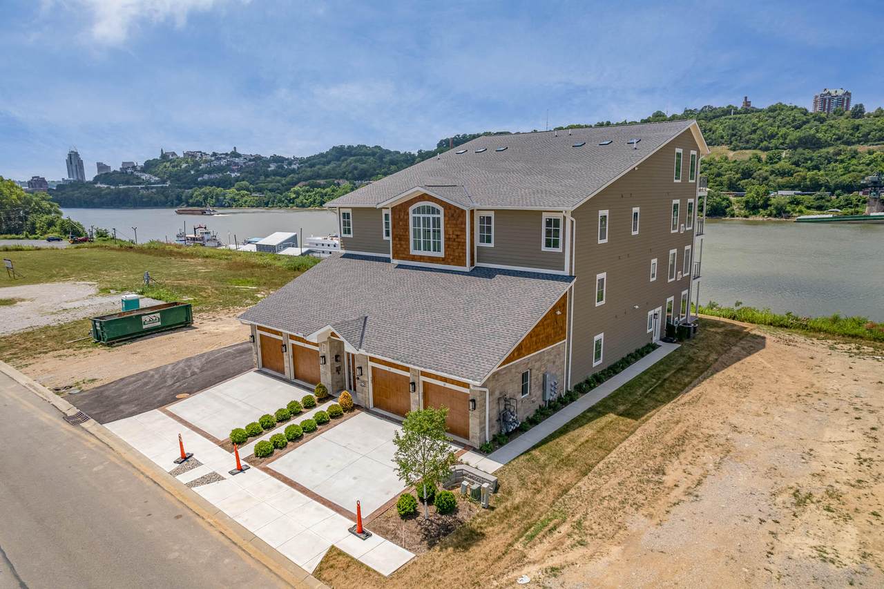 353 Manhattan Boulevard - Photo 1