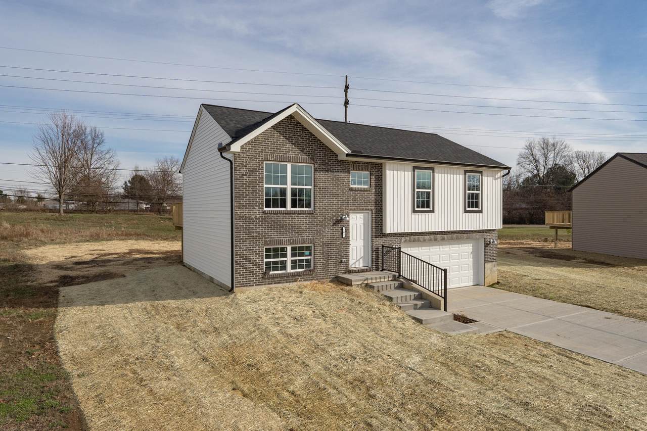103 Summerfield Drive - Photo 1