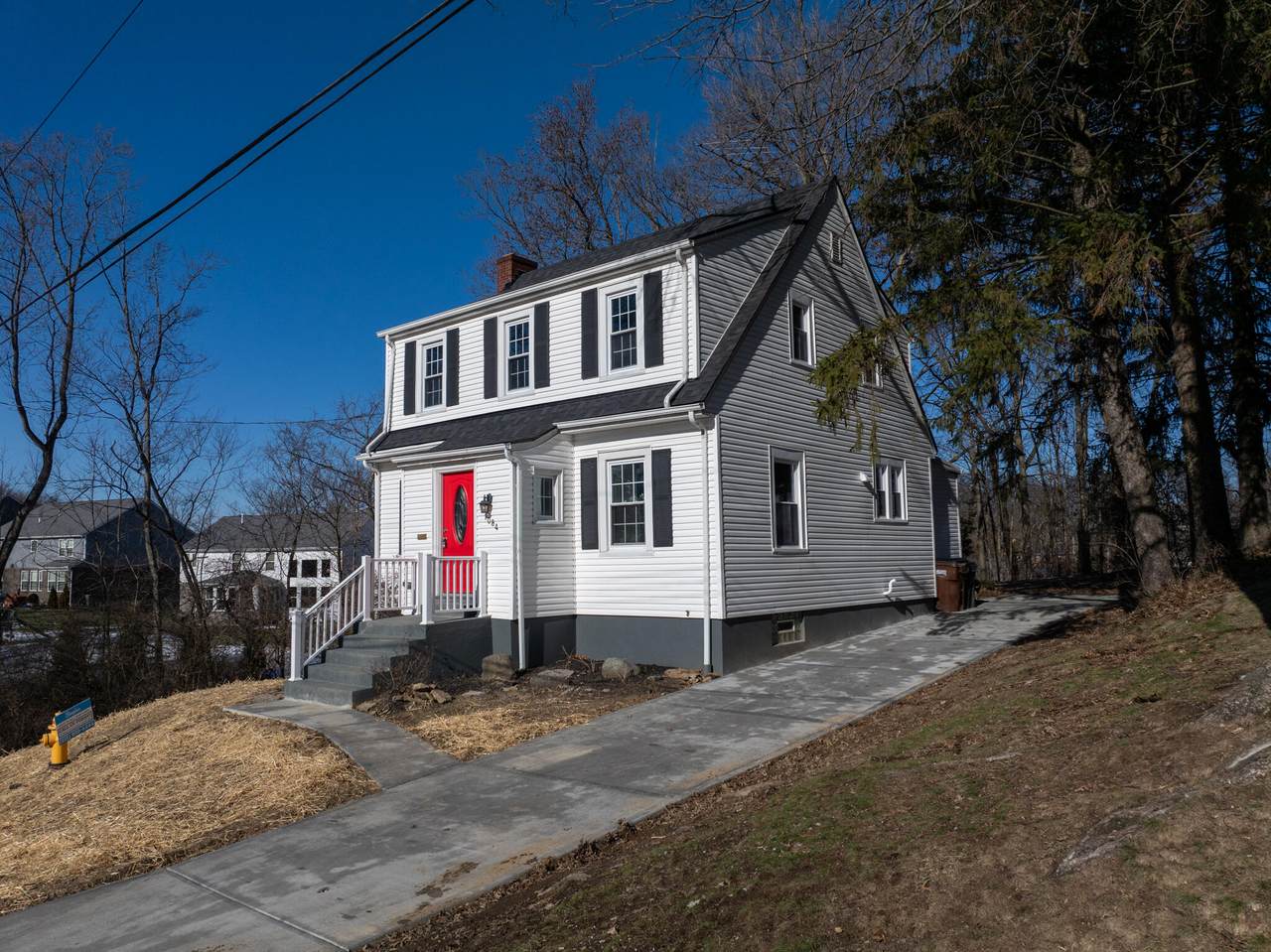 1084 Altavia Avenue - Photo 1