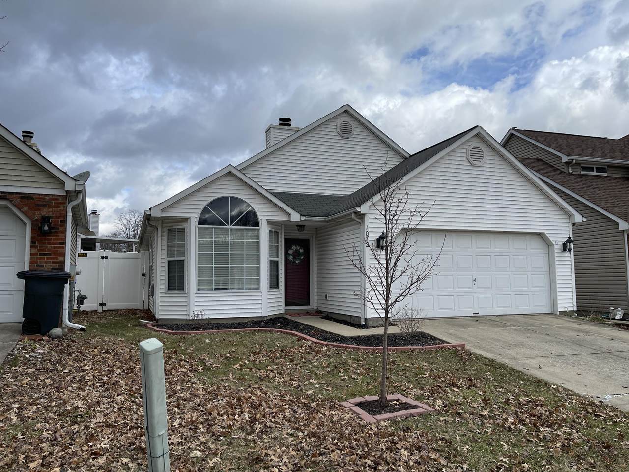 1072 Hampshire Place - Photo 1