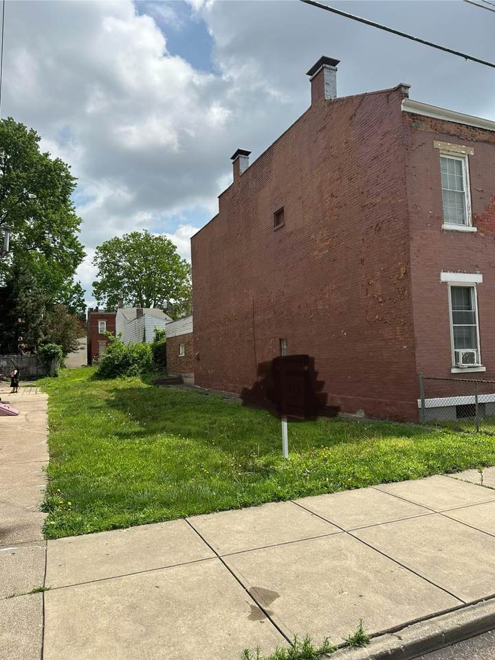 815 Saratoga Street - Photo 1
