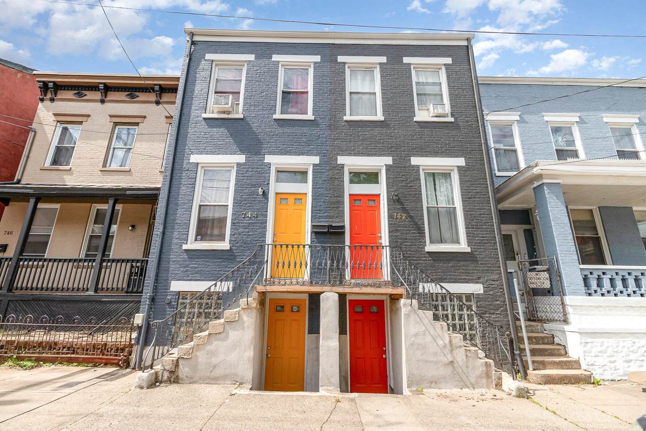 742 Columbia Street - Photo 1