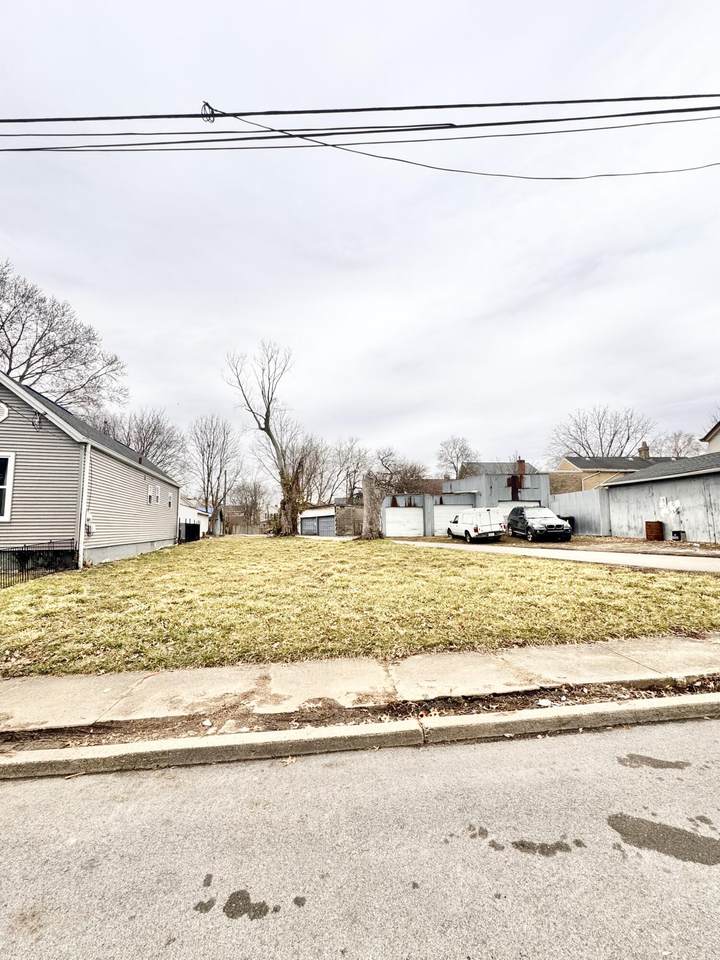 309 42nd Street - Photo 1